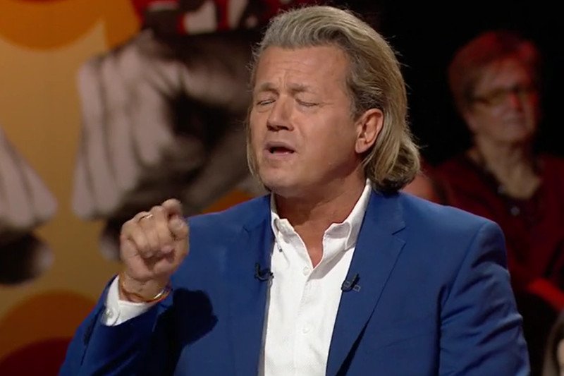 Jarosław Jakimowicz mówi, że podziękowania dla  Macierewicza to mało – dziś napisałby dla byłego szefa MON piosenkę i w rękę go pocałował.