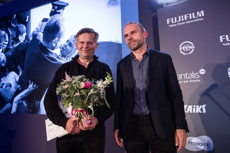 Nagrodę zdjęcia roku odebrał Sławomir Kamiński, autor zdjęcia przedstawiającego protest rodziców i opiekunów osób niepełnosprawnych.