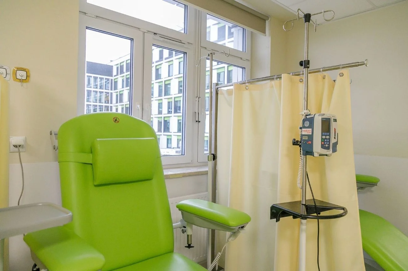 Tu pacjenci Kliniki Onkologii UCK WUM przyjmują chemioterapię. Tu pacjenci Kliniki Onkologii UCK WUM przyjmują chemioterapię.