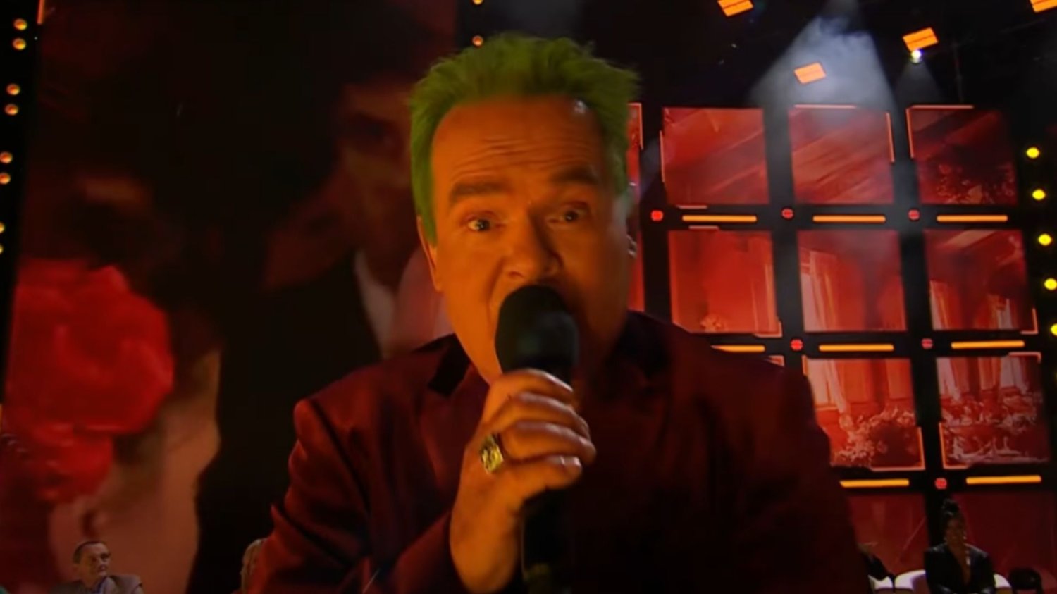 Wysłuchałam hitu Pręgowskiego na Eurowizję. "Plażowe gibango" wryło mnie w fotel Piotr Pręgowski marzy o Eurowizji. Posłuchałam jego hitu na preselekcje "Parawany tango".