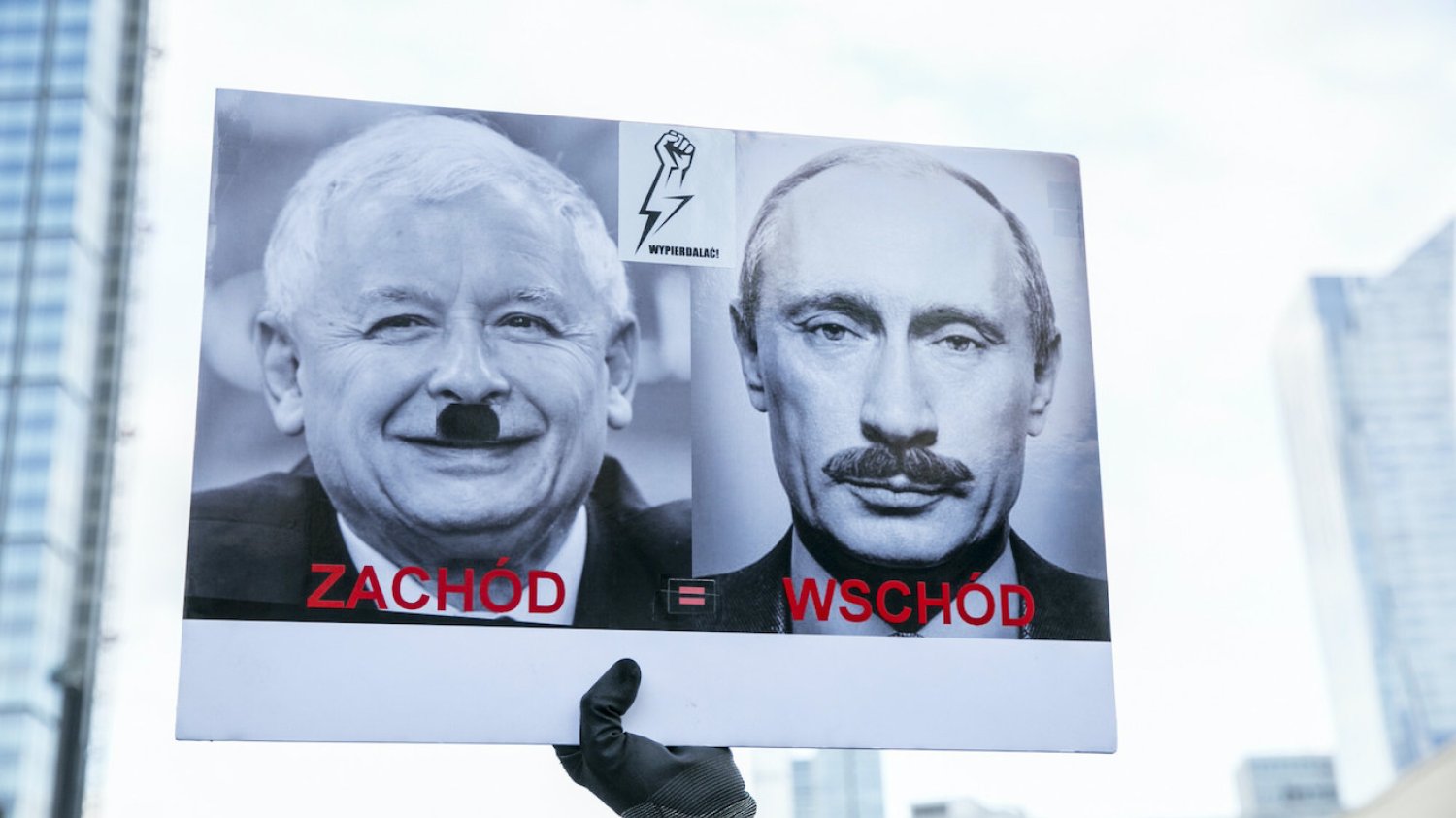Jarosław Kaczyński i Władimir Putin na plakacie podczas protestu Ogólnopolskiego Strajku Kobiet w Warszawie (2021). Jarosław Kaczyński i Władimir Putin na plakacie podczas protestu Ogólnopolskiego Strajku Kobiet w Warszawie (2021).
