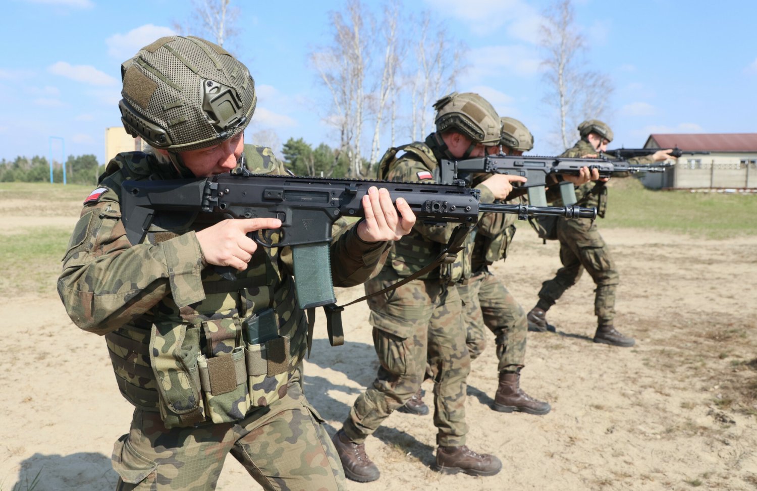 Szkolenia wojskowe w Polsce. Premier Tusk ujawnia konkrety