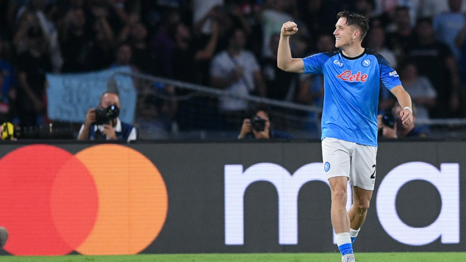 Piotr Zieliński zagrał kolejny solidny mecz w barwach SSC Napoli. Jego klub jest już pewny awansu do kolejnej fazy.