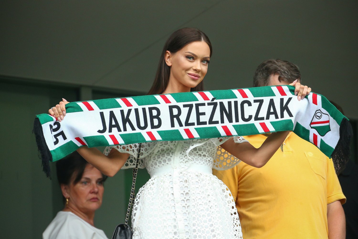 Edyta Zając kibicuje swojemu ówczesnemu małżonkowi Jakubowi Rzeźniczakowi w 2017 roku