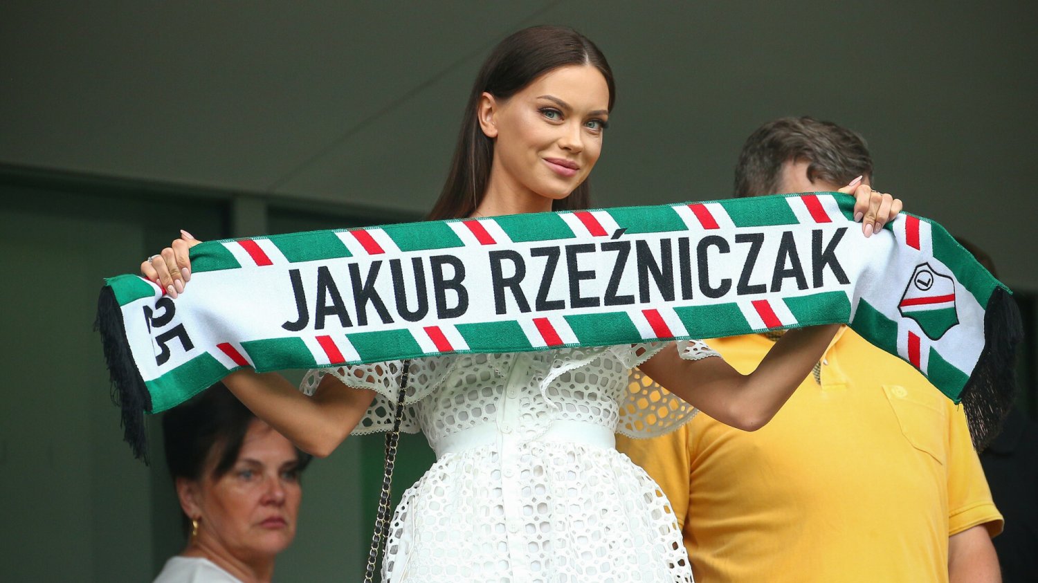 Edyta Zając kibicuje swojemu ówczesnemu małżonkowi Jakubowi Rzeźniczakowi w 2017 roku