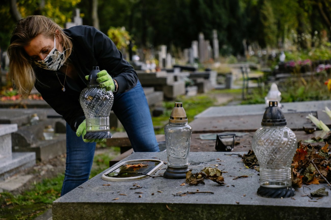 Czy cmentarze będą otwarte na Wszystkich Świętych? Zdjęcie poglądowe.