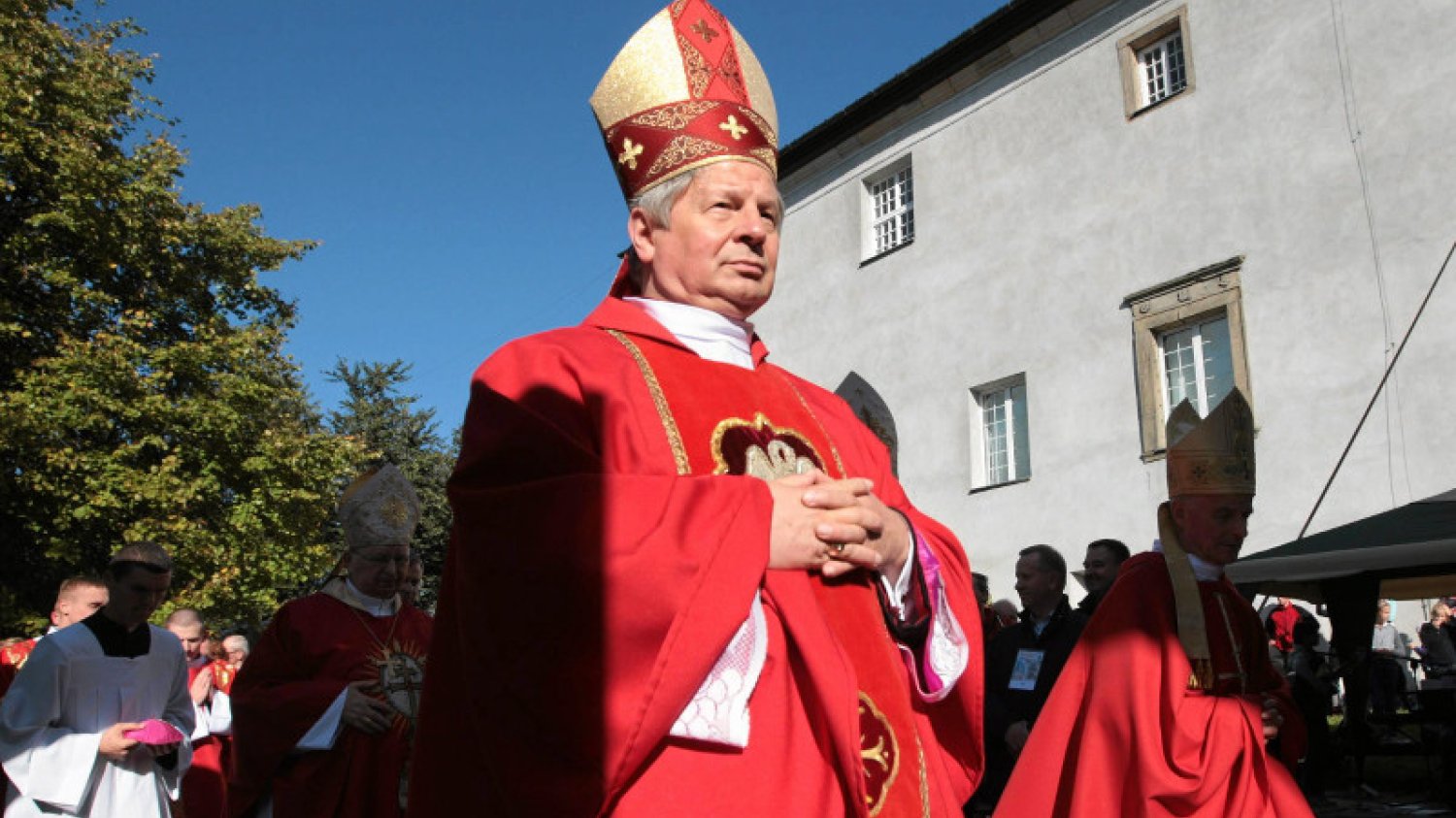 Temat finansowania lekcji religii w szkołach wciąż nie ucichł. Biskup radomski Henryk Tomasik zabrał głos w sprawie.