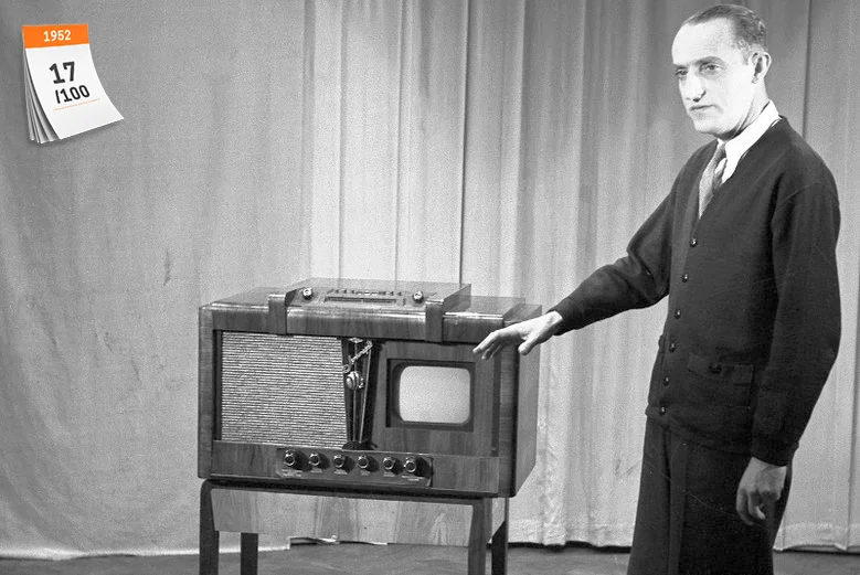 Na odbiornikach telewizyjnych marki ''Leningrad'' widzowie mogli zobaczyć pierwszy eksperymentalny program telewizyjny, jakie nadano 25 października 1952 roku z prowizorycznego studia w Instytucie Łączności