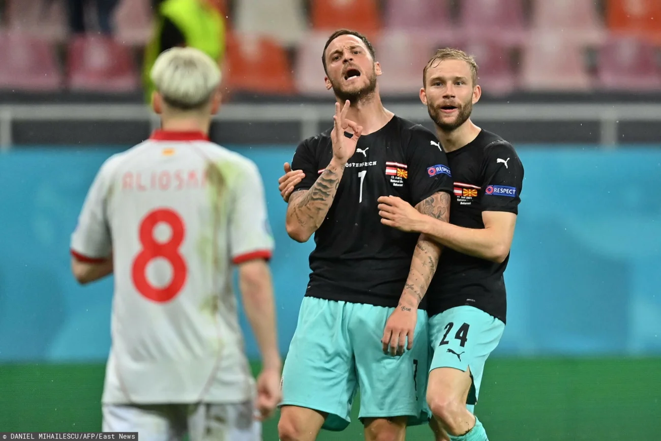 Marko Arnautović kontra Ezgjan Alioski podczas meczu Euro 2020