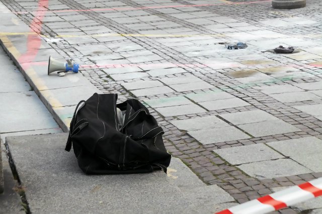 Nie żyje mężczyzna, który podpalił się przed Pałacem Kultury. Protestował przeciwko łamaniu demokracji