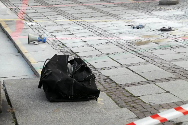 Nie żyje mężczyzna, który podpalił się przed Pałacem Kultury. Protestował przeciwko łamaniu demokracji