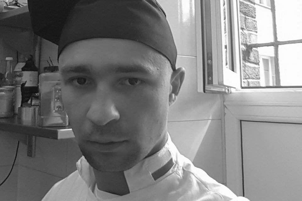 Pasją do gotowania zaraziła go mama.