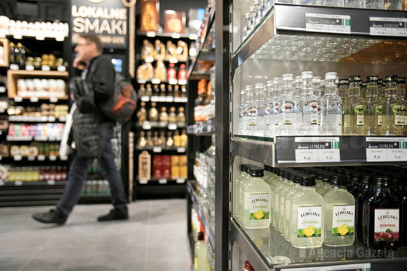 Kaczyński nie zgadza się na ograniczenia w sprzedaży alkoholu