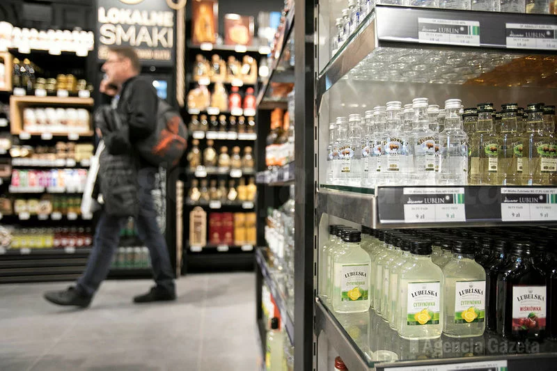 Kaczyński nie zgadza się na ograniczenia w sprzedaży alkoholu