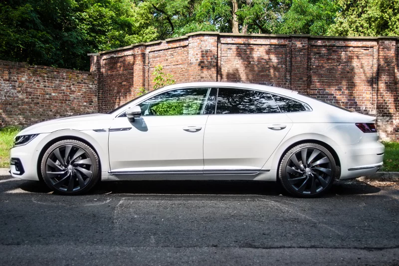 Volkswagen Arteon to pojemna i komfortowa limuzyna.