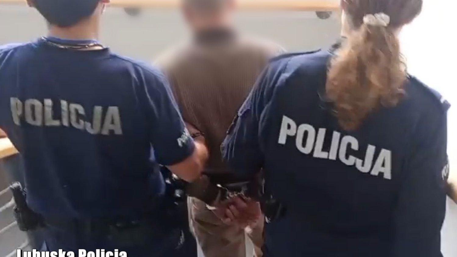 47-letni mężczyzna wrzucił pocisk pancerny do piecyka i doprowadził do eksplozji.