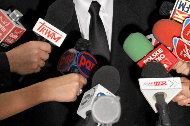 Hipokryzja polityków. Dlaczego irytuje zwłaszcza wtedy, gdy dotyczy życia prywatnego?