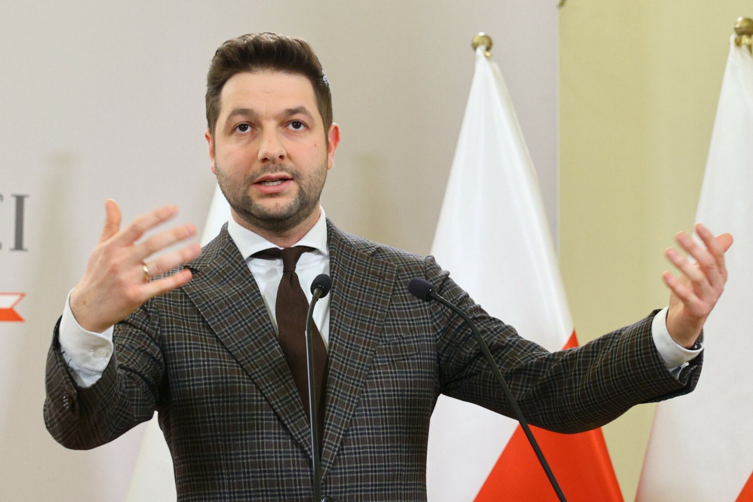 Patryk Jaki uważa, że Berlin chce obalić rząd w Warszawie.