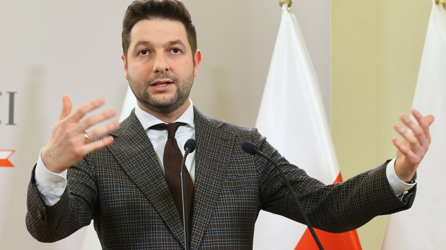 Patryk Jaki uważa, że Berlin chce obalić rząd w Warszawie.