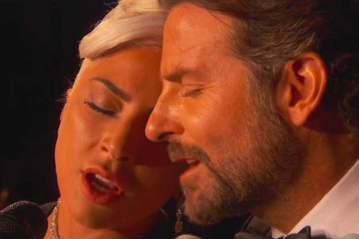 Lady Gaga i Bradley Cooper wykonali "Shallow" na Oscarach tak zmysłowo, że aż huczało od plotek