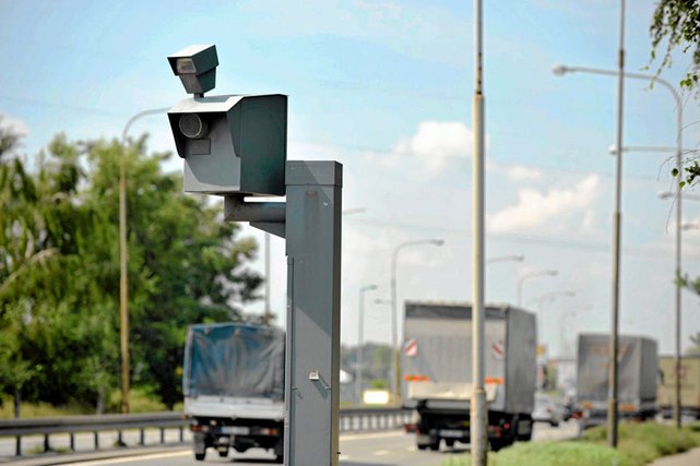 Polacy nie zdejmują nogi z gazu widząc fotoradar.