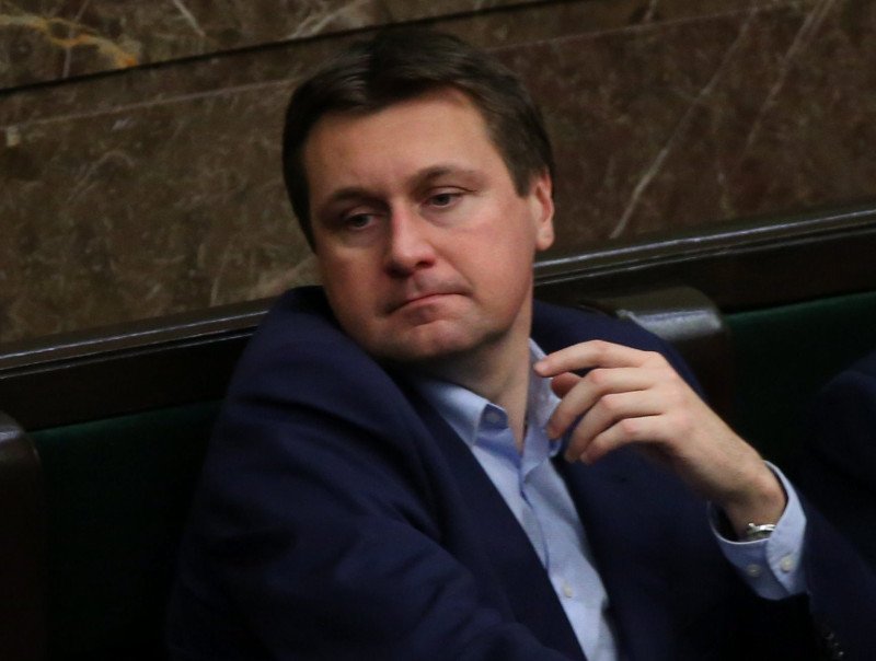 Poseł Łukasz Zbonikowski pojawił się w Sejmie ze spuchniętą powieką.