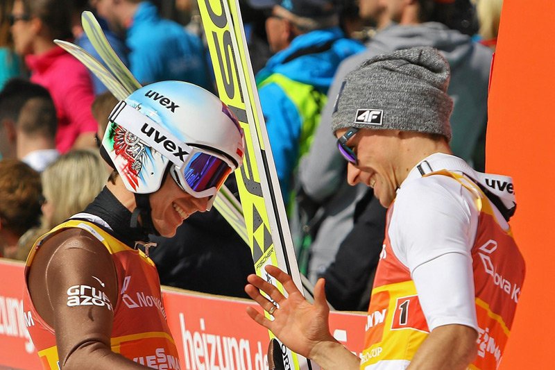 Zawody w Ruce to triumf polskich skoczków, Piotr Żyła zajął trzecie miejsce, a Kamil Stoch drugie. Pierwszy był Japończyk Ryoyu Kobayashi.