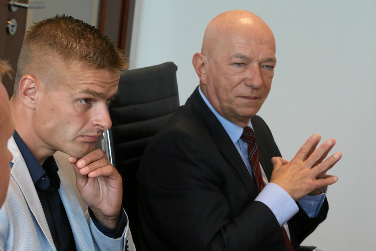 Tomasz Komenda i jego pełnomocnik Zbigniew Ćwiąkalski. Niesłusznie skazany za zabójstwo 15-letniej Małgosi w Miłoszycach dostanie wsparcie na najbliższe trzy lata od Mateusza Morawieckiego.