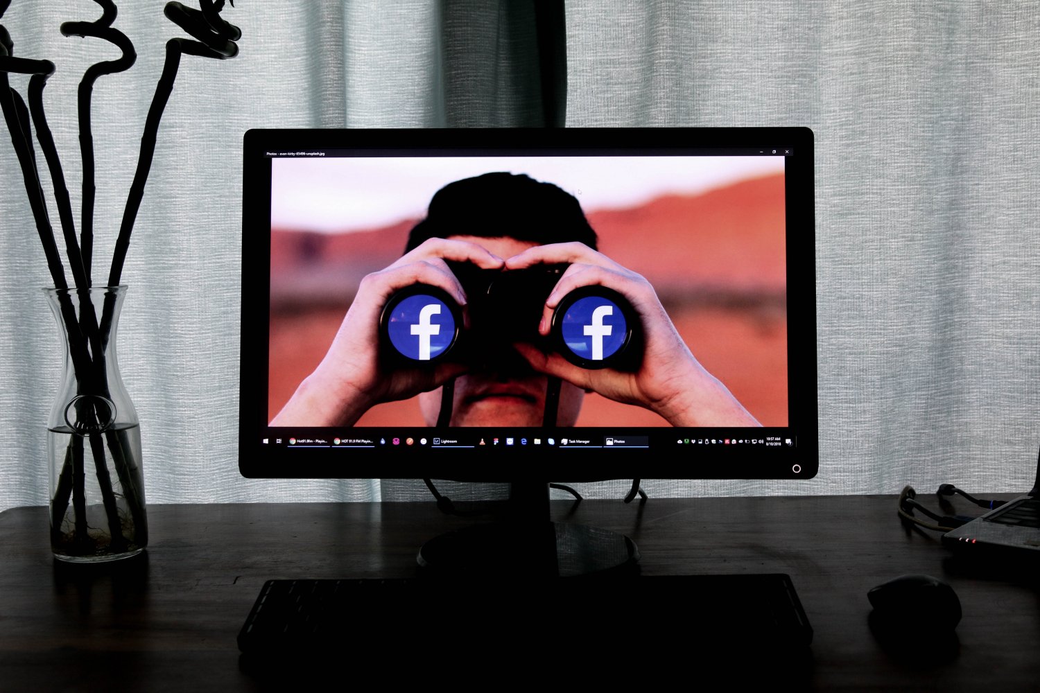 Co wie o Tobie Facebook? Portal przechowuje informacje sprzed lat