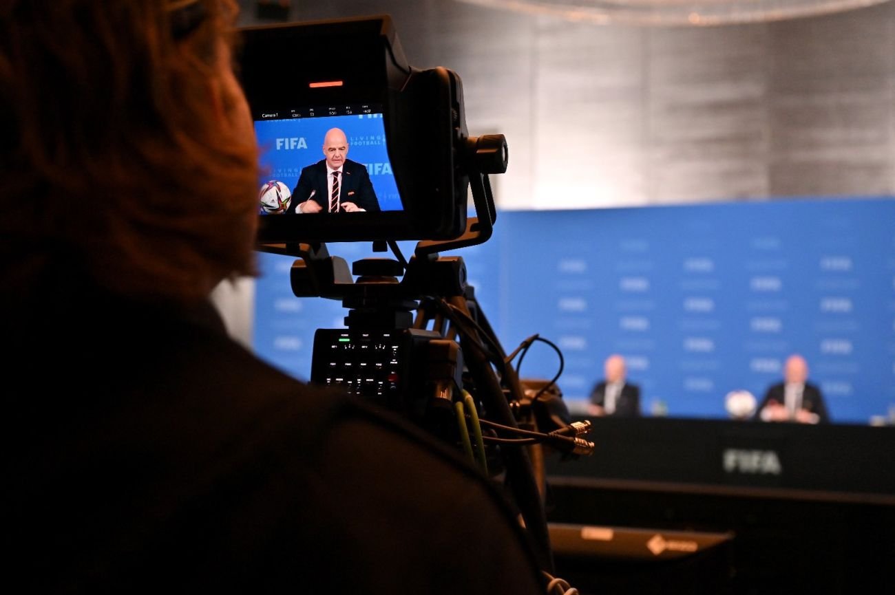 FIFA zareagowała na wydarzenia oraz wojnę na Ukrainie, ale za swoje słowa może się tylko wstydzić