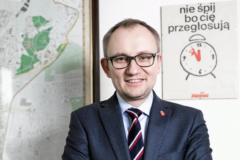 Wiceburmistrz Bemowa Błażej Poboży nie dziwi się, że podlegli mu nauczyciele nie strajkują przeciw reformie edukacji. Zapewnia, że długo władze dzielnicy pracowały na rzecz kompromisu.