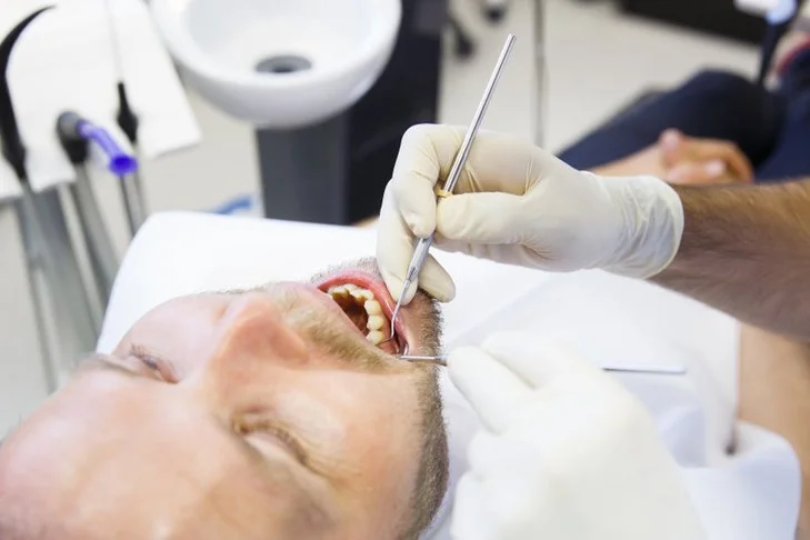 Nawet z bólem trudno znaleźć dentystę, który nam pomoże.