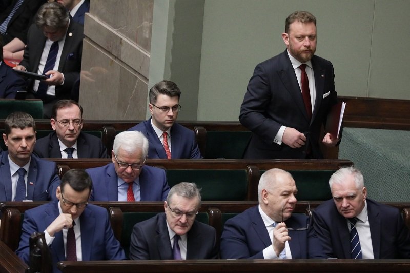 Opozycja dogadała się z PiS. Poprawiono ustawę ws. koronawirusa.