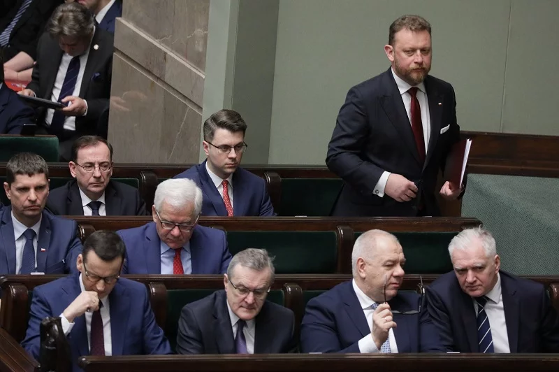Opozycja dogadała się z PiS. Poprawiono ustawę ws. koronawirusa.