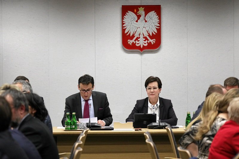 Sejm zmienia godzinę debaty nad "ustawą kneblującą". W nocy projektem zajmowała się komisja sprawiedliwości.