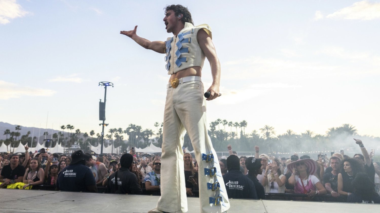 Szaleństwo wokół festiwalu Coachella. Ludzie mają brać bilety na raty Festiwal Coachella 2025 to istne szaleństwo. Fani mają brać bilety na raty