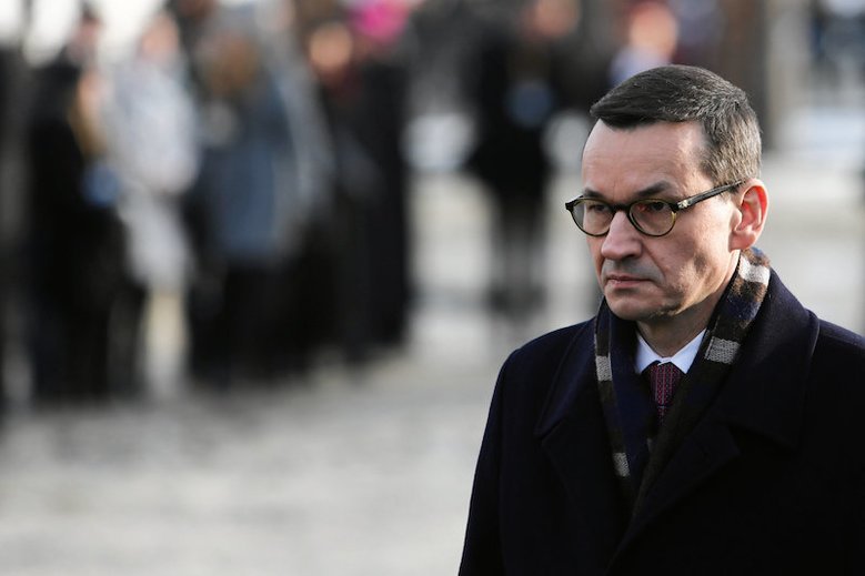 Mateusz Morawiecki, że stereotypowe myślenie o Polakach wysysających antysemityzm z mlekiem matki to zwykły rasizm.