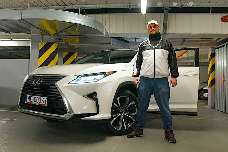 Pasjonat szybkiej motoryzacji oraz ostrych nawijek