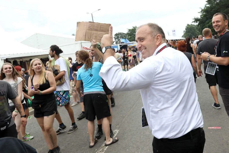 Platforma Obywatelska podjęła spore ryzyko i postanowiła pojawić się na Przystanku Woodstock. Pierwsze reakcje młodych Polaków pokazują, że Schetyna i spółka zostali przyjęci całkiem ciepło.
