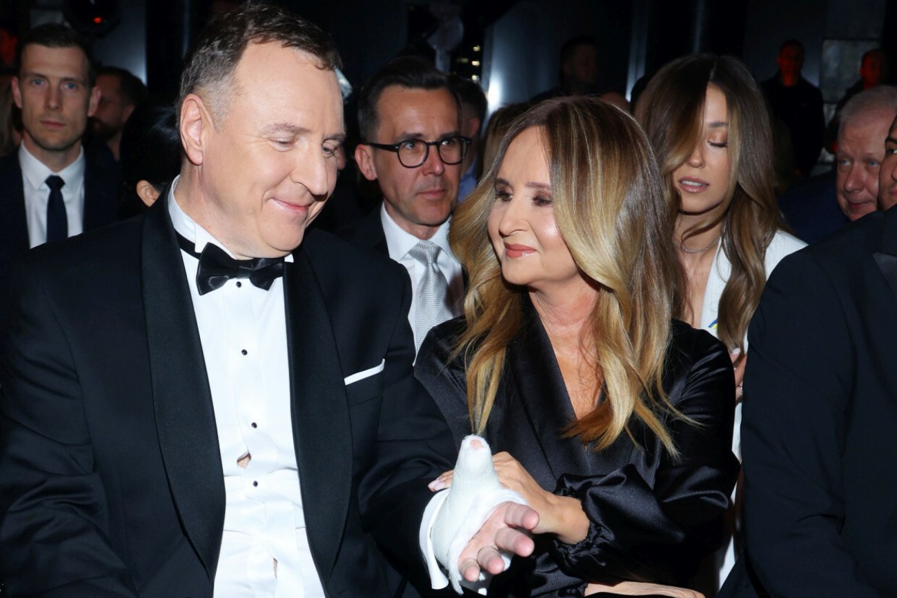 Jacek Kurski w gipsie na gali Wiktory 2022. Co stało się prezesowi TVP?