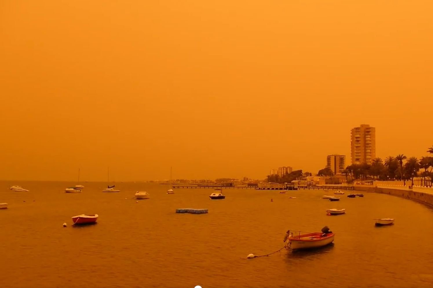 Pomarańczowe niebo nad Hiszpanią. Nad Europą przeszła Kalima.
