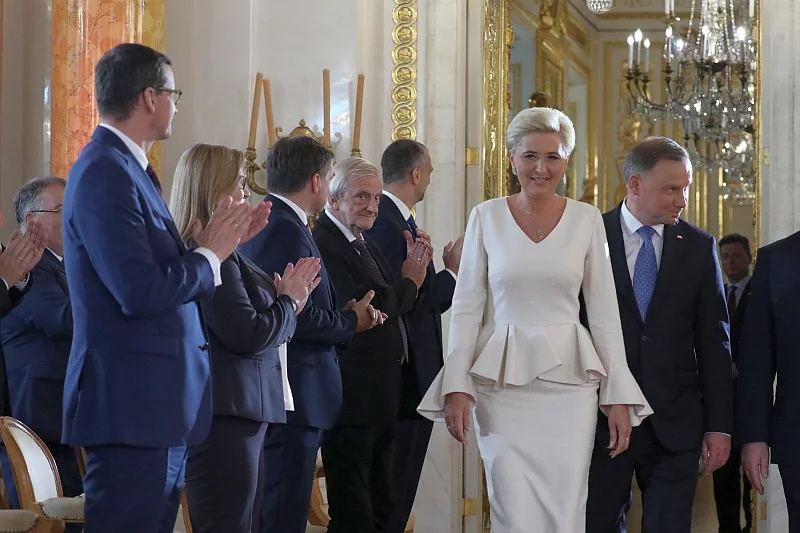 Władza w ciągu zaledwie kilku dni podejmuje 3 wręcz bezczelne wobec Polaków decyzje i zapewnia sobie pieniądze oraz bezkarność. Władza w ciągu zaledwie kilku dni podejmuje 3 wręcz bezczelne wobec Polaków decyzje i zapewnia sobie pieniądze oraz bezkarność.