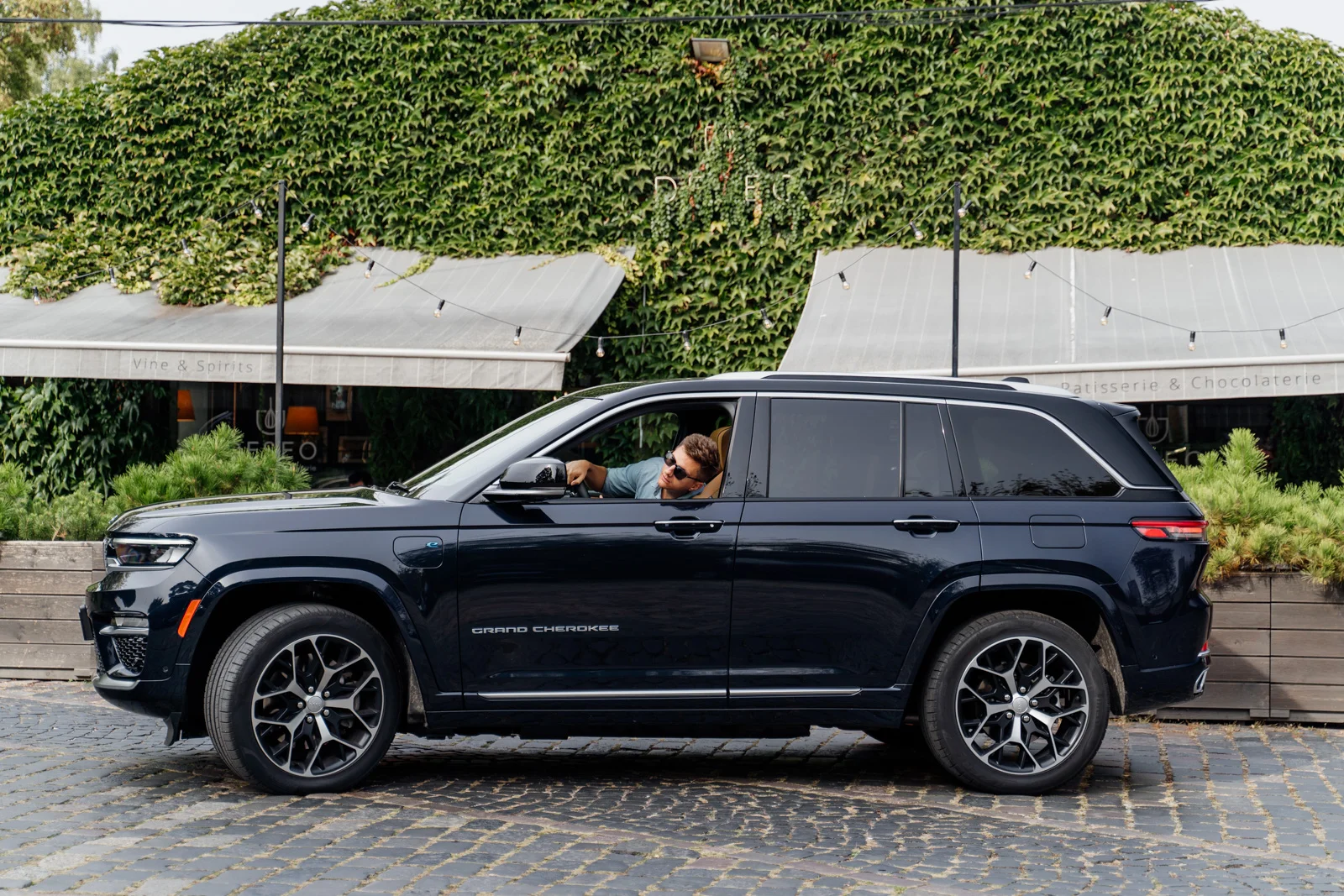 Jeep Grand Cherokee jest WIELKI.