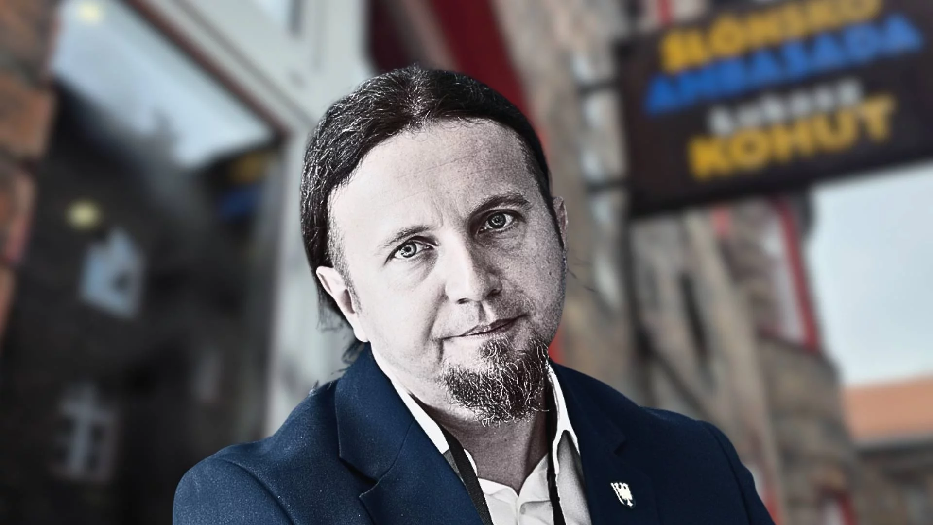 Biuro Łukasza Kohuta z KO zdewastowane. Europoseł nie gryzie się w język