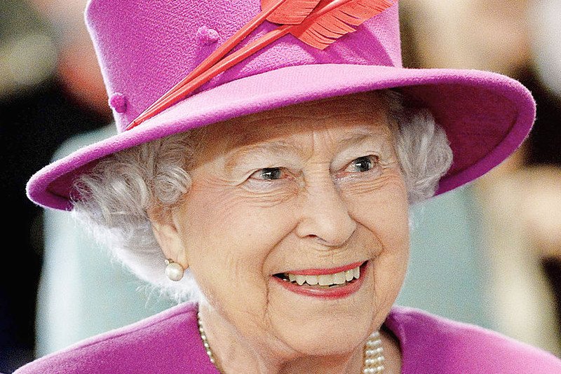 Elżbieta II niebawem skończy 90 lat. Panuje prawie 63 lata, ale wciąż zakrywa ją zasłona tajemnicy.