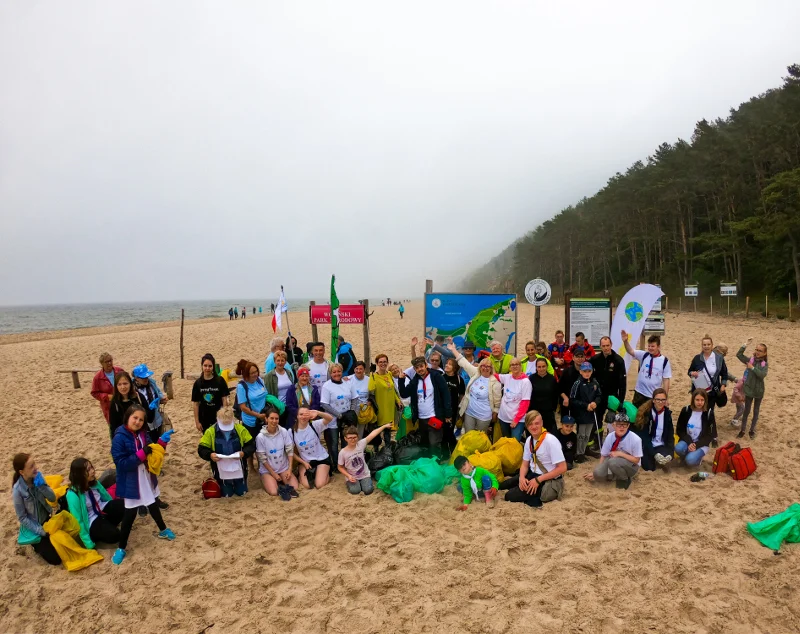 Sprzątanie plastiku na polskich plażach