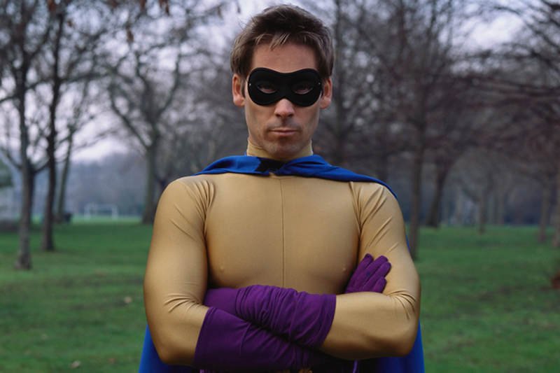 Ludzie nie zauważają potrzebujących pomocy, a każdy może stać się superbohaterem