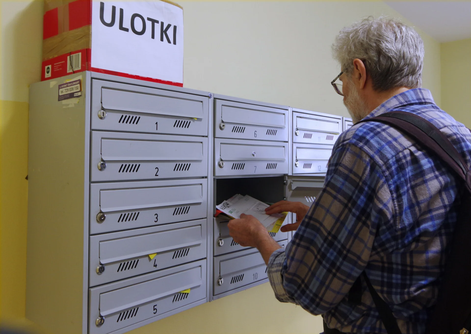 Co zrobić, by listy polecone listonosz wrzucał od razu, bez awizo? Jest na to sposób Co oznacza literka "R" na skrzynce? To specjalna usługa Poczty Polskiej