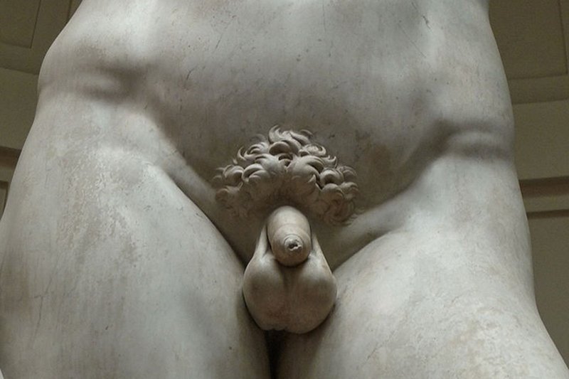 – Małe jest piękne! – twierdzili antyczni Grecy. To zaskakujące stwierdzenie w współczesnym świecie rządzonym kultem dużego członka.