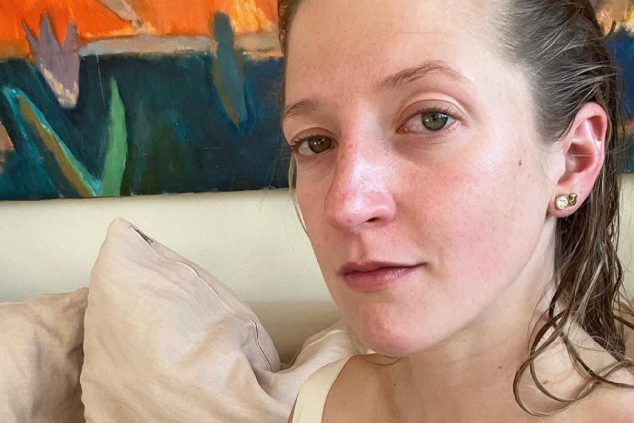 Lara Gessler boryka się ze swoim zdrowiem. Choroba zatrzymała ją w domu